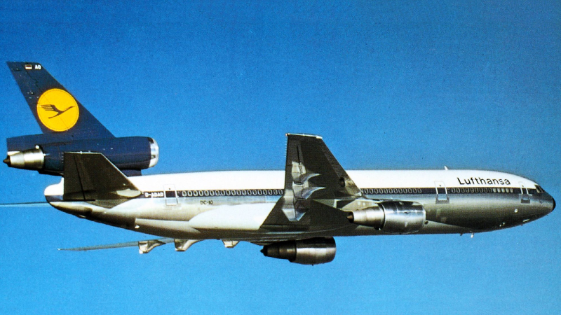Illustration for article titled 27 Stylish Airliner Liveries From The Past